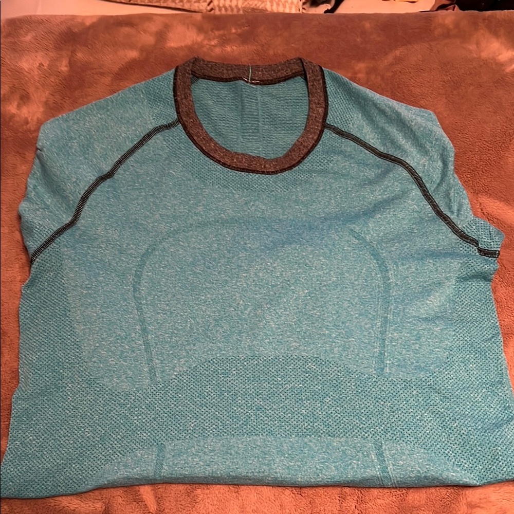 women’s Lululemon running long sleeve